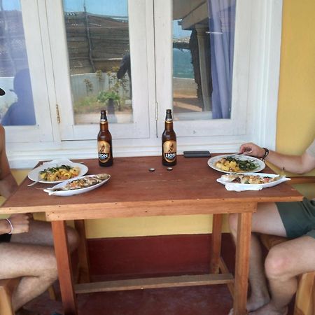 Happy Beach Guest House Хамбантота Экстерьер фото