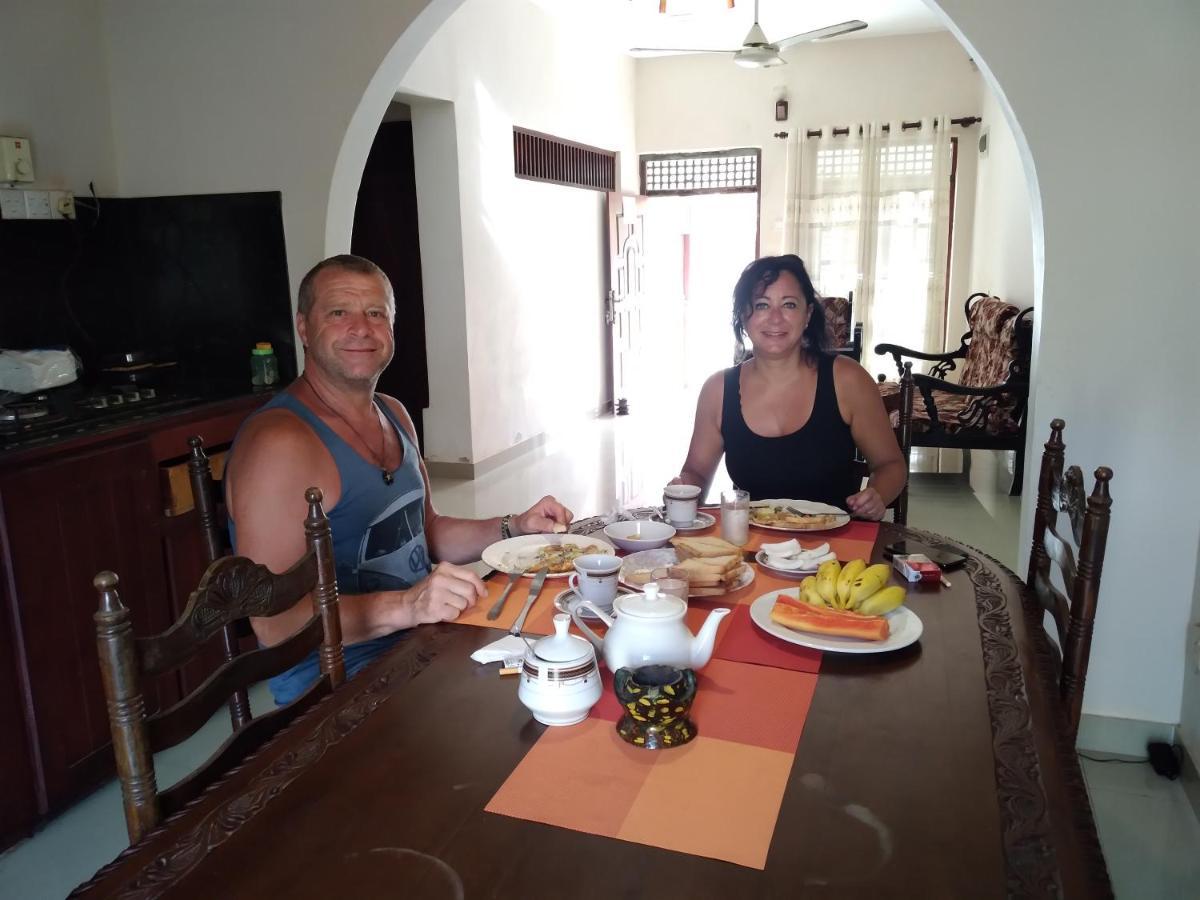 Happy Beach Guest House Хамбантота Экстерьер фото