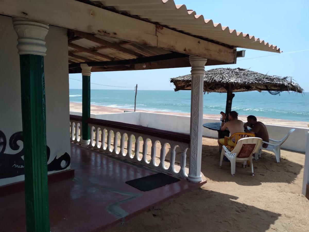 Happy Beach Guest House Хамбантота Экстерьер фото