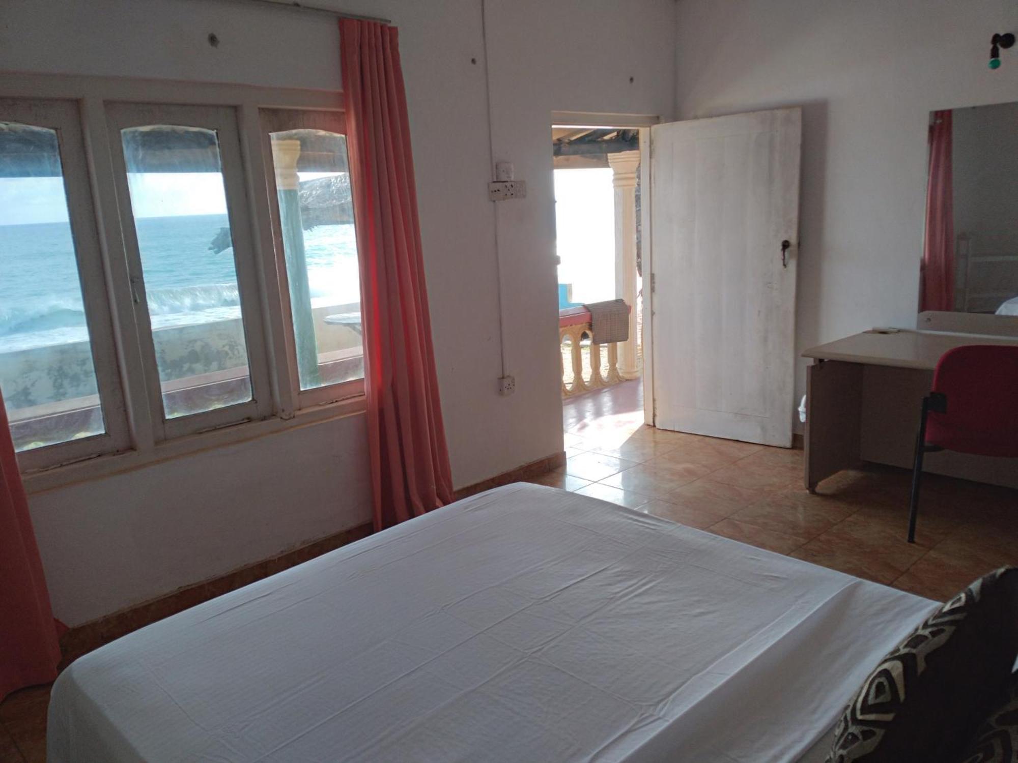 Happy Beach Guest House Хамбантота Экстерьер фото