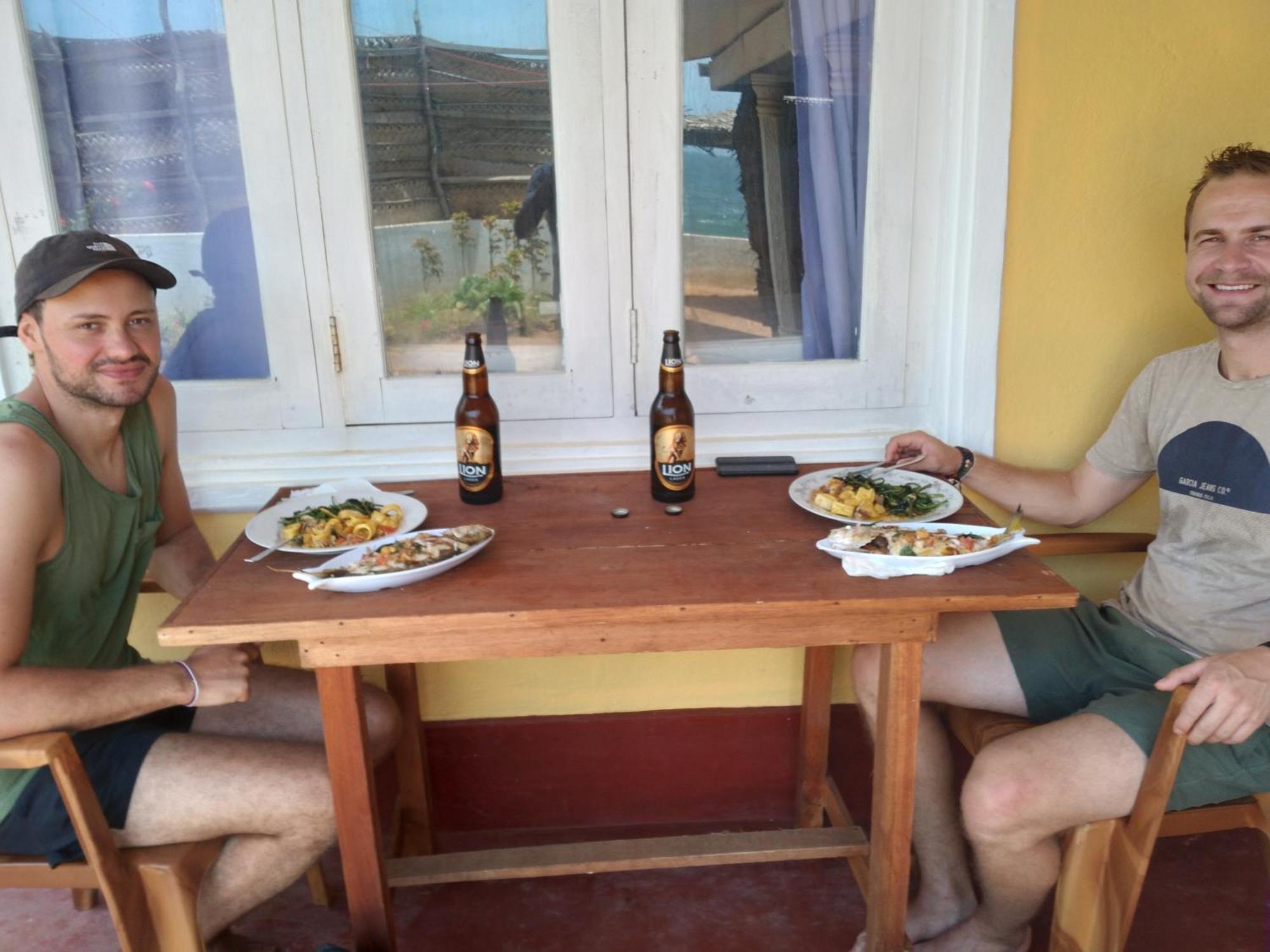 Happy Beach Guest House Хамбантота Экстерьер фото